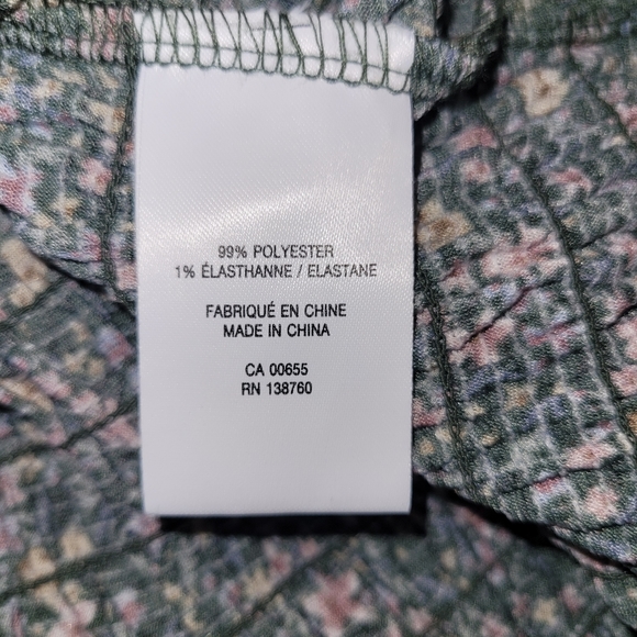 NWOT Signature Reitmans Floral Top - Picture 8 of 8